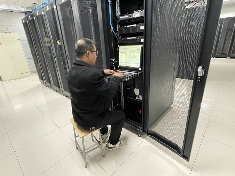 服务器托管：为企业提供稳固的信息化基石